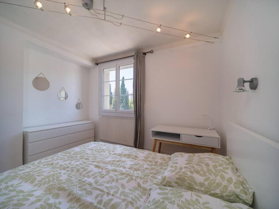 Appartement Tout Equipe Traversant 6 A 8 Couchages Marseille Exterior photo